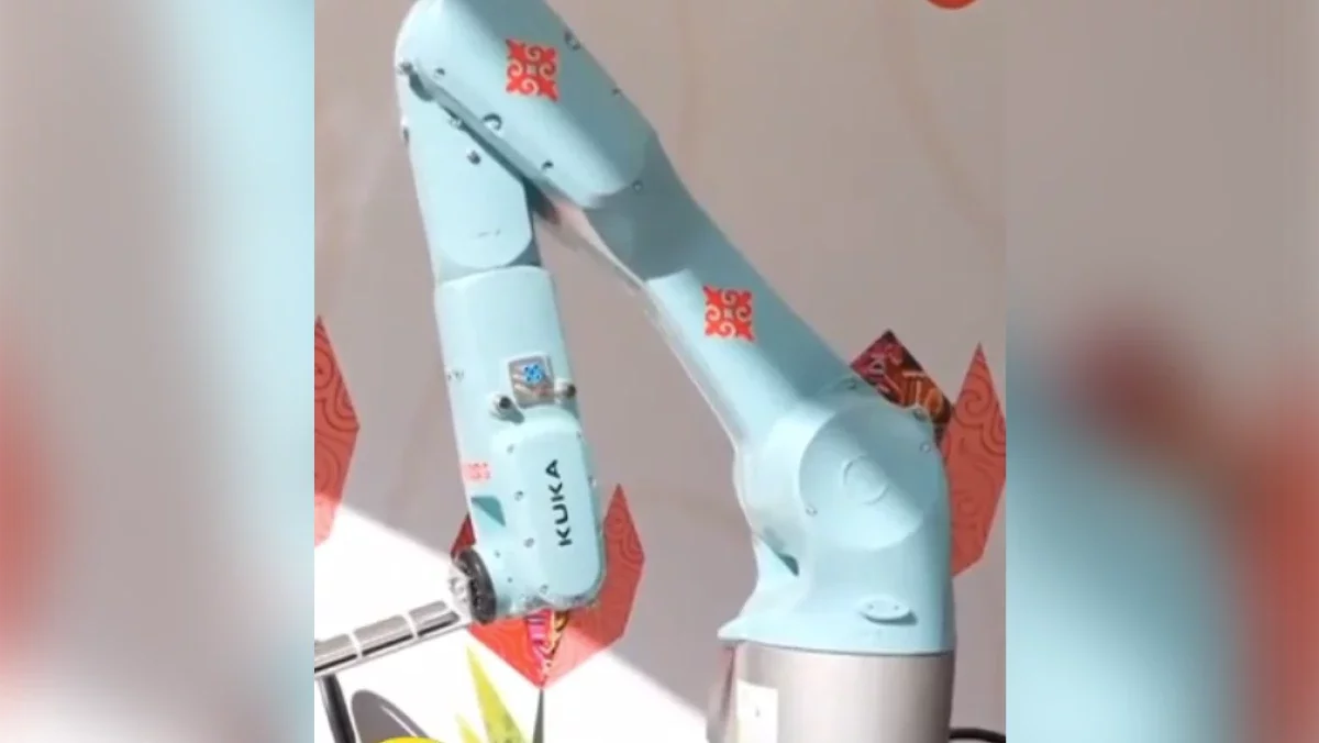 Алматыда роботтар бауырсақ пісіріп жатыр