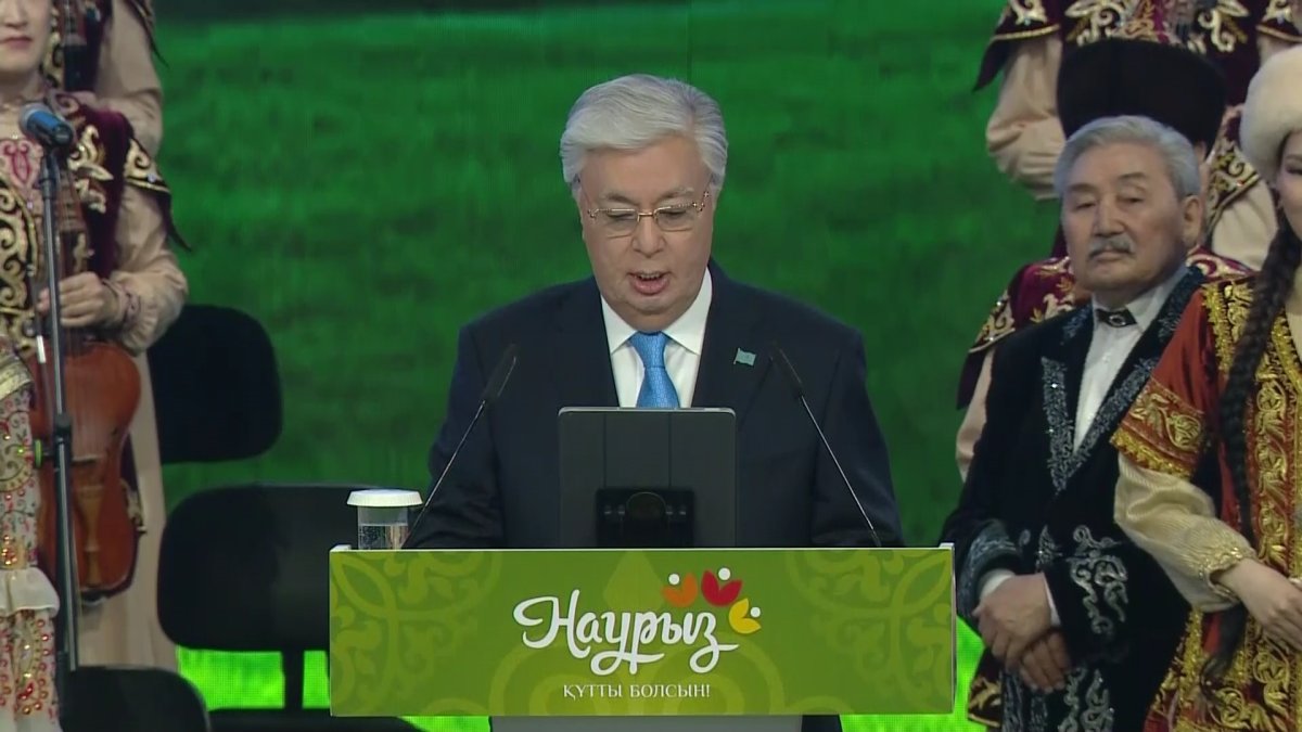 Глава государства поздравил казахстанцев с праздником Наурыз