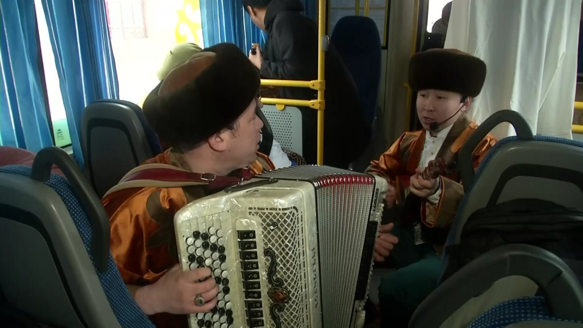 По Караганде в дни Наурыза курсирует праздничных автобус