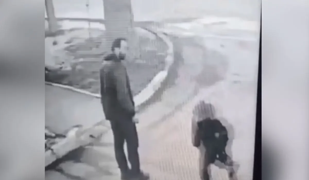 Павлодарда ер адам үйіне келе жатқан баланы ұстап алып, жібермей қойған