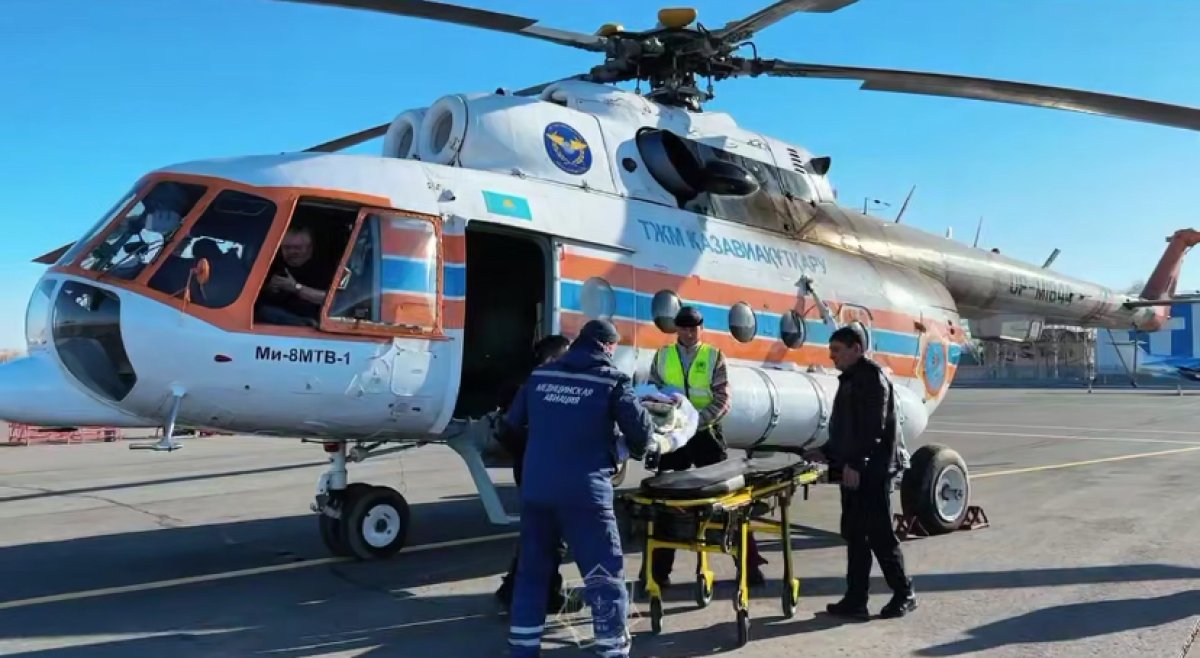 Ребёнка доставили в больницу Усть-Каменогорска на вертолёте