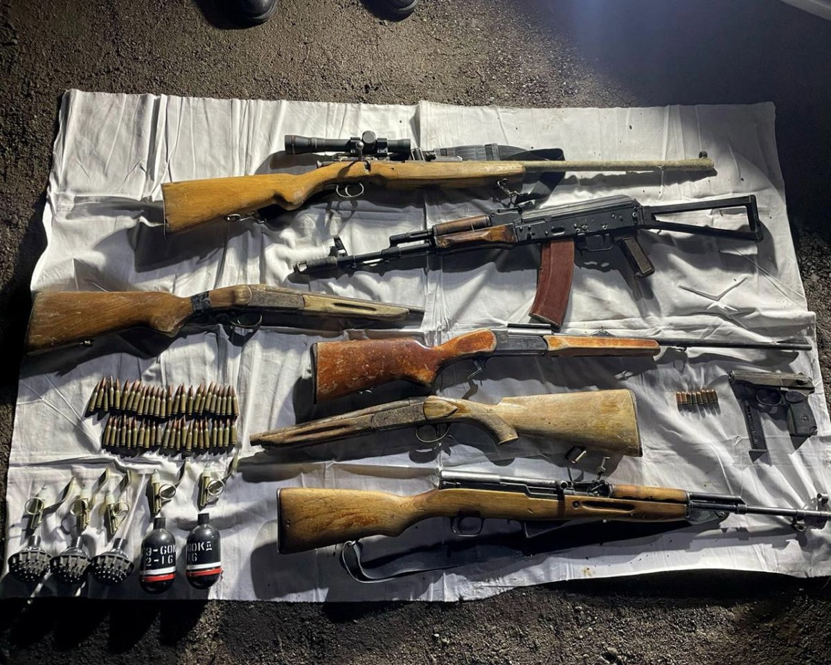 Иностранец в обшивке авто ввозил оружие в Казахстан