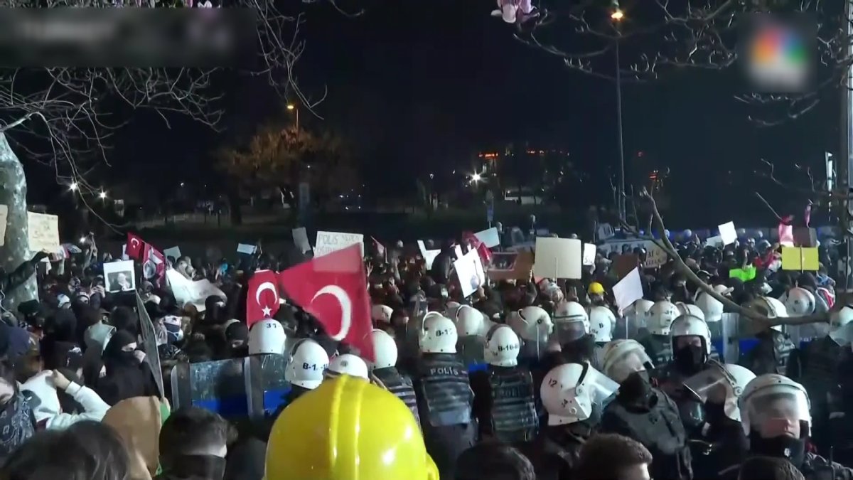 Протесты в Турции: Эрдоган обвинил оппозицию в провокациях и разрушении экономики