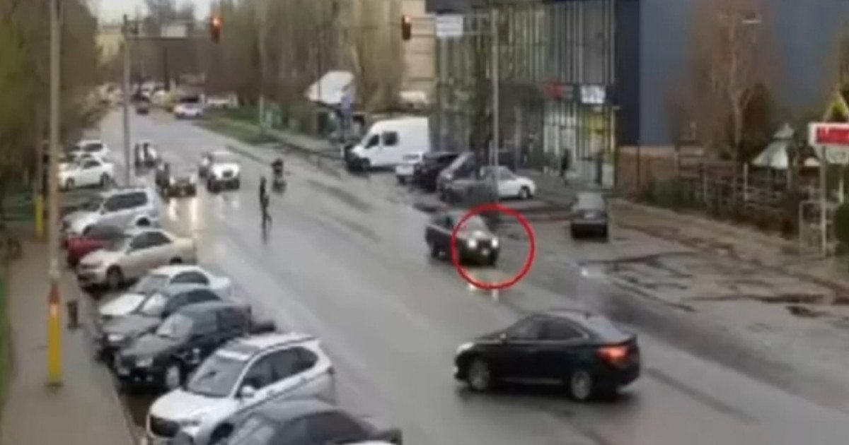 Жүргізуші куәлігі жоқ ер адам полициядан қашып, қомақты айыппұл арқалады