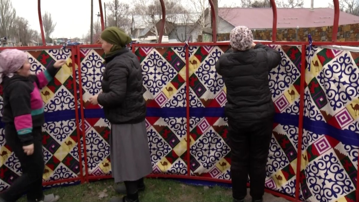 Свыше трёхсот юрт в год производит житель села Балтабай в Алматинской области