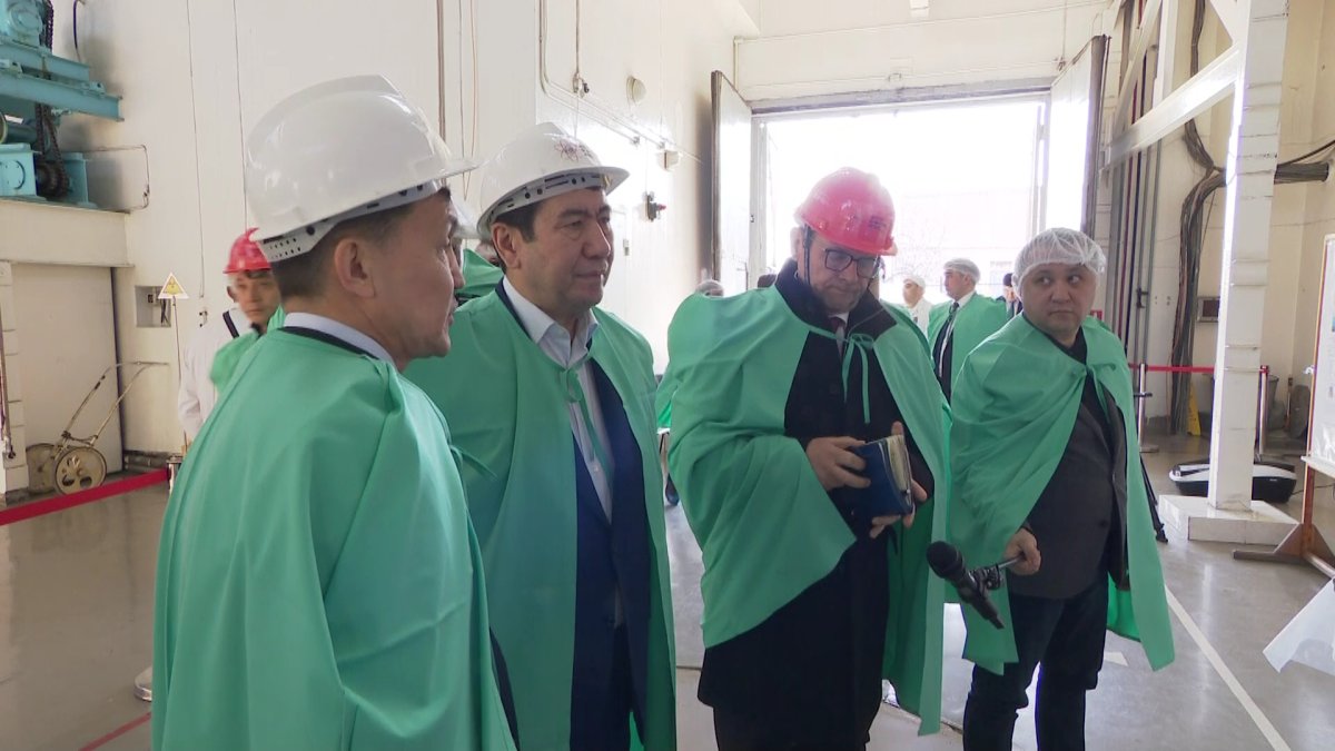 Мәжіліс Төрағасы Ядролық физика институтының жұмысымен танысты