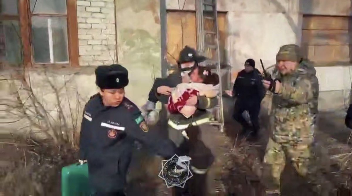 «Жылаған дауысы естілді:» Семейде 7 жастағы қыз өртенген үй ішінде қалып қойған