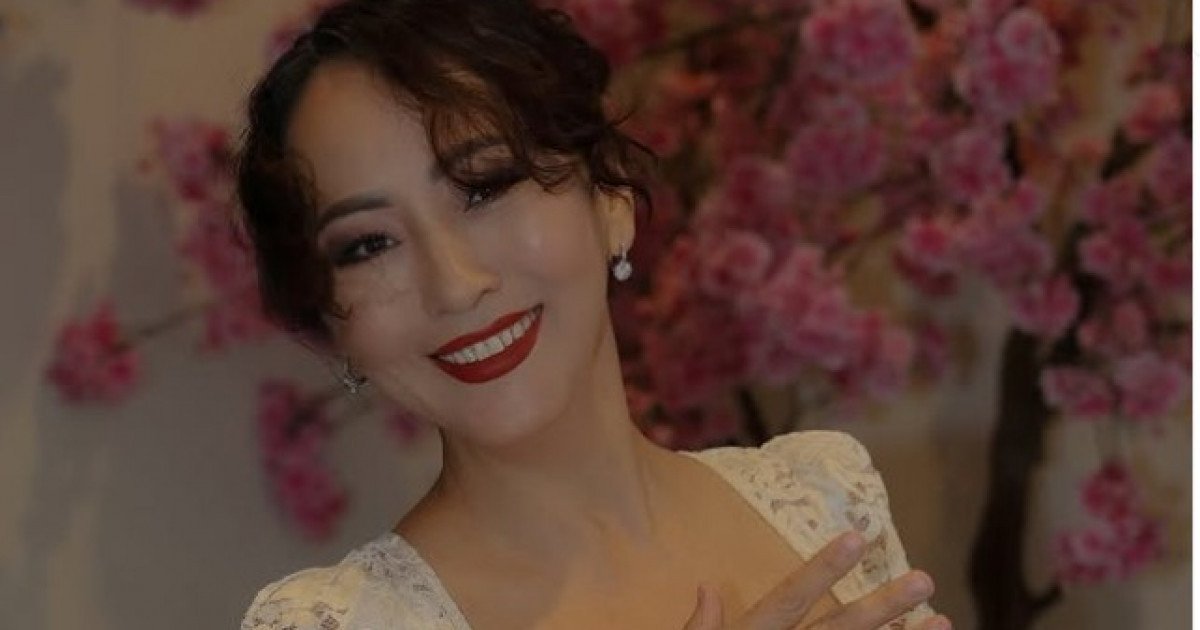 «Байлыққа малынып отырмын»: Айгүл Иманбаева қымбат сыйлықтарын көрсетті