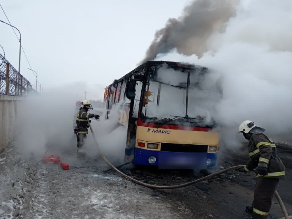 Екібастұзда жұмысшыларды таситын автобус өртке оранды