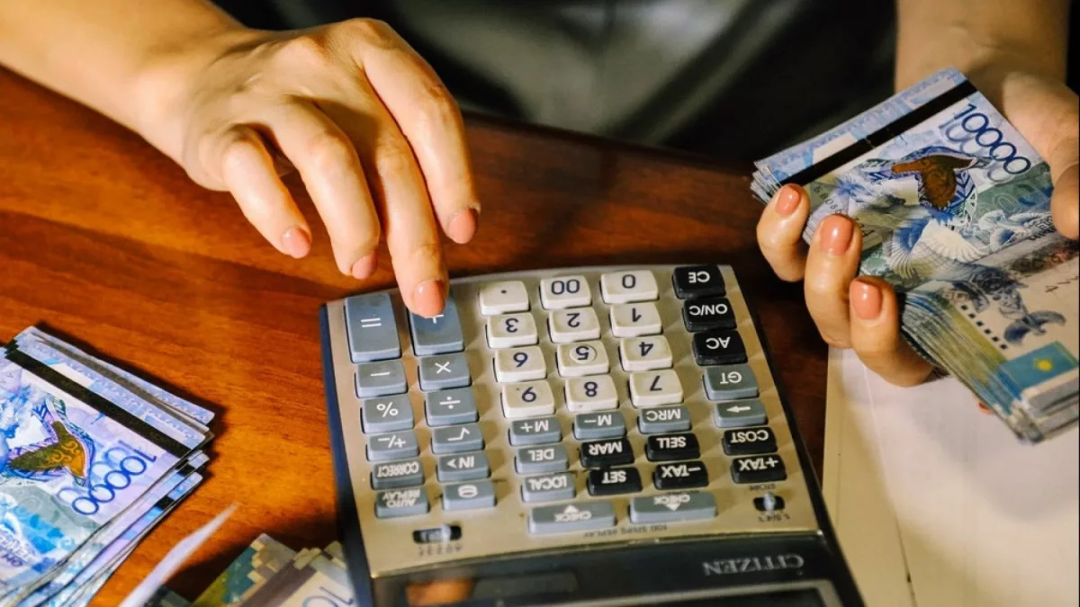 Бухгалтеры одной карагандинской школы украли 300 миллионов тенге