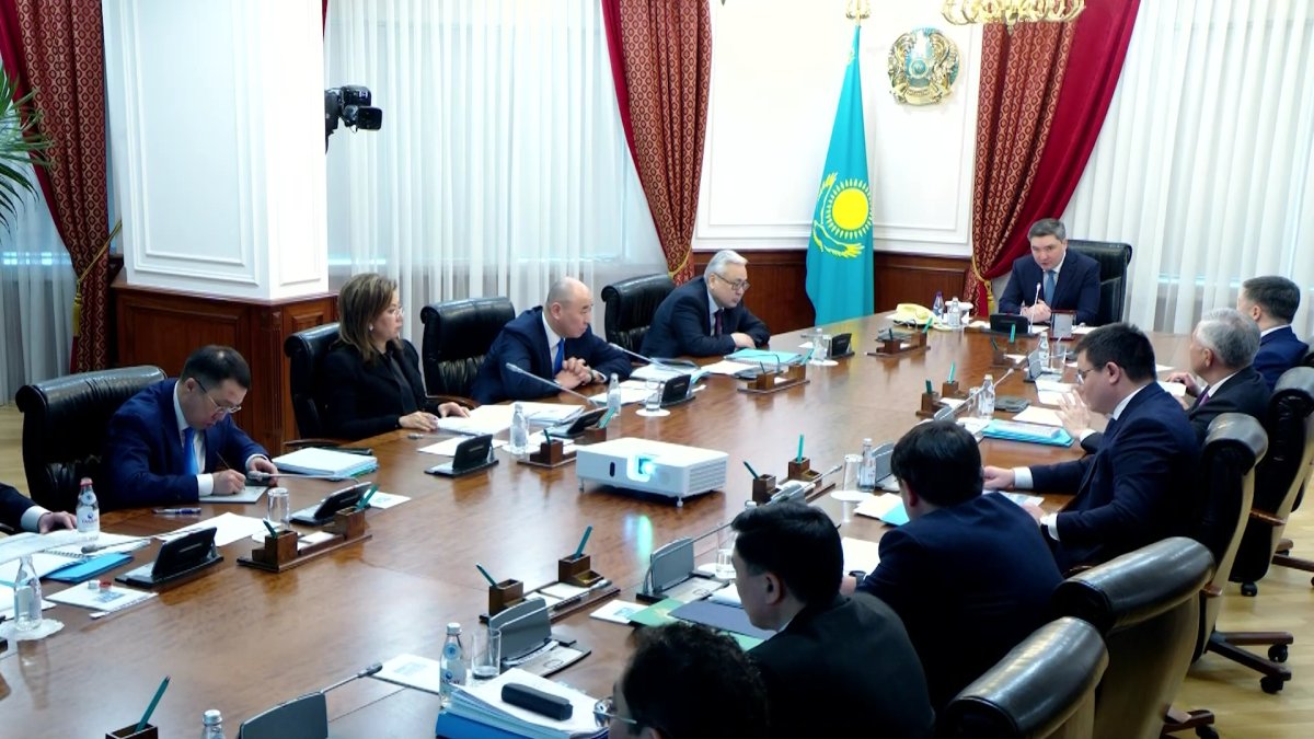 Үкімет басшысы Олжас Бектенов экономикалық саясат жөніндегі кеңес отырысын өткізді