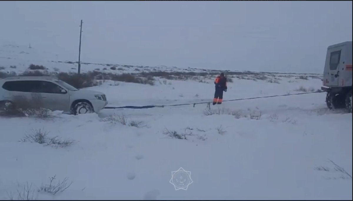 10 человек спасены из снежных заносов