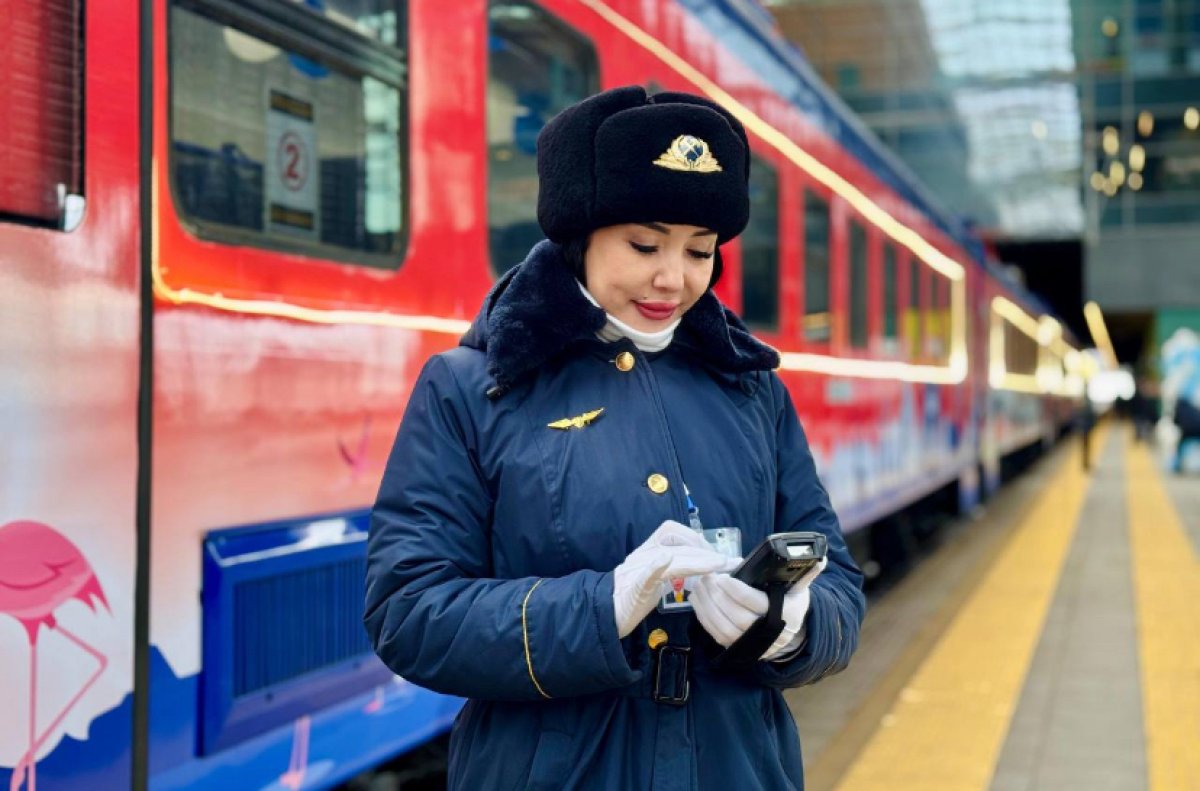 Более 1,6 тысяч проводниц поездов и сотрудниц касс трудятся в железнодорожной сфере