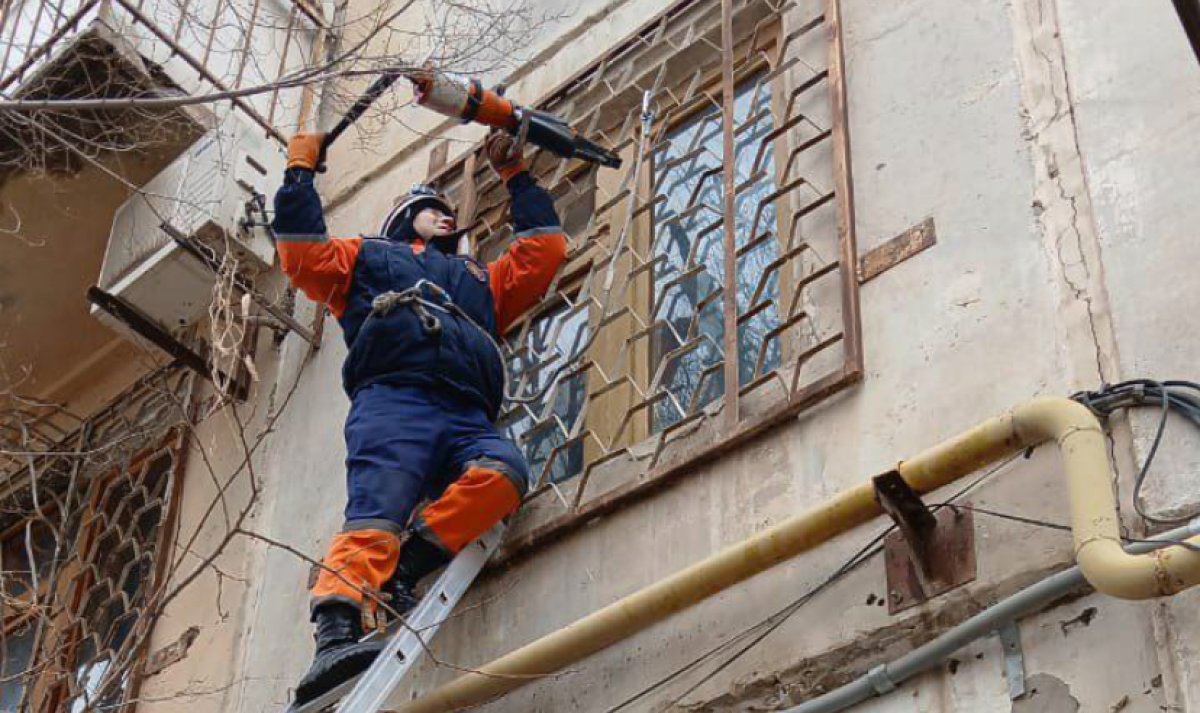 Спасатели стали неожиданными гостями на юбилее 90-летней кызылординки