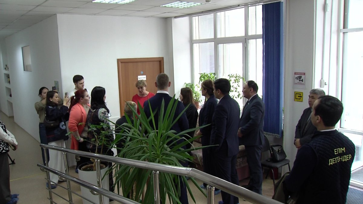 40 ата-ана инватаксимен түнгі клубқа барған