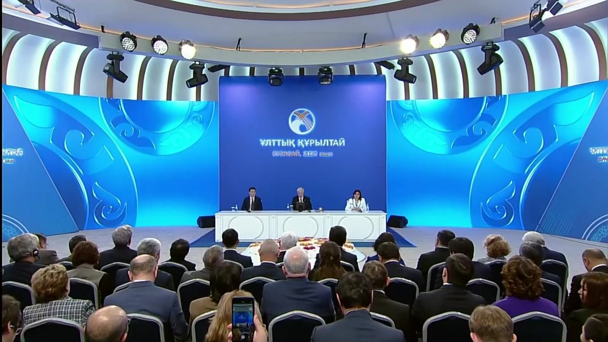 Президент Ұлттық құрылтайда көтерілген бастамаларды жүзеге асыру туралы жоспарға қол қойды