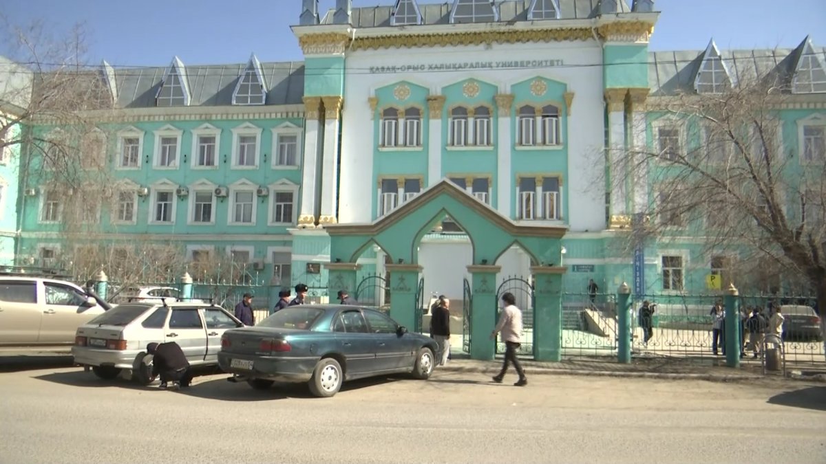 Более 300 актюбинских студентов отчислили из ВУЗа прямо в середине семестра