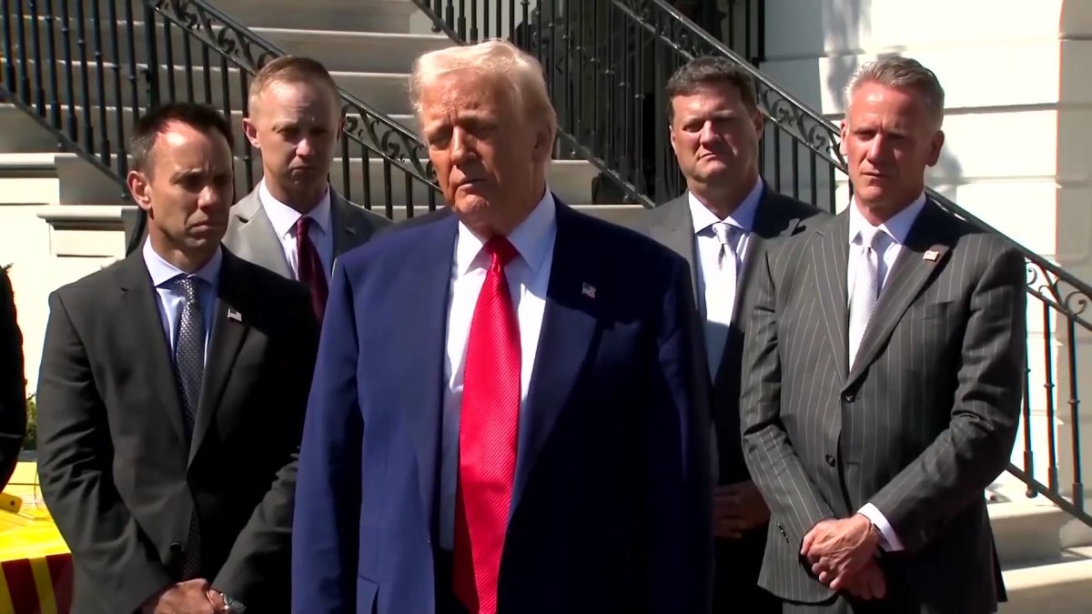 Трамп: «Бүкіл әлем басшылары менің алдымда құрдай жорғалады»