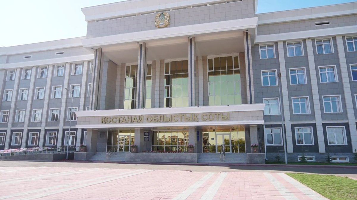 Многодетный отец из Костаная не может добиться страховых выплат после гибели жены и дочери