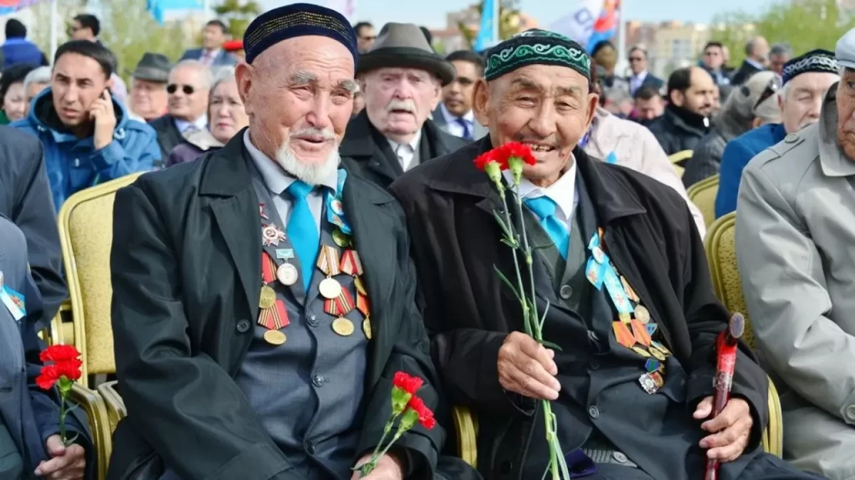 Астанада Ұлы Отан соғысының ардагеріне 5 миллион теңгеден әлеуметтік төлем берілді
