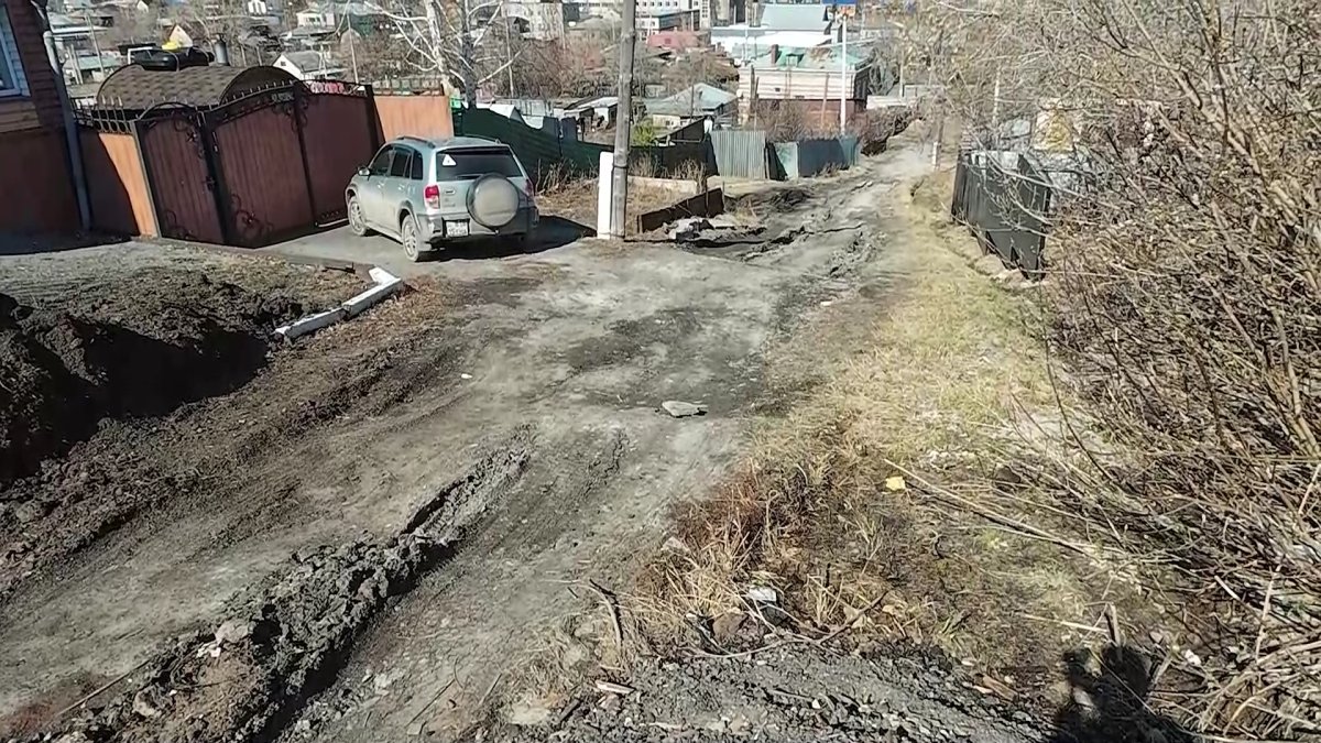 «По уши в грязи»: жители частного сектора Петропавловска возмущены состояние дорог