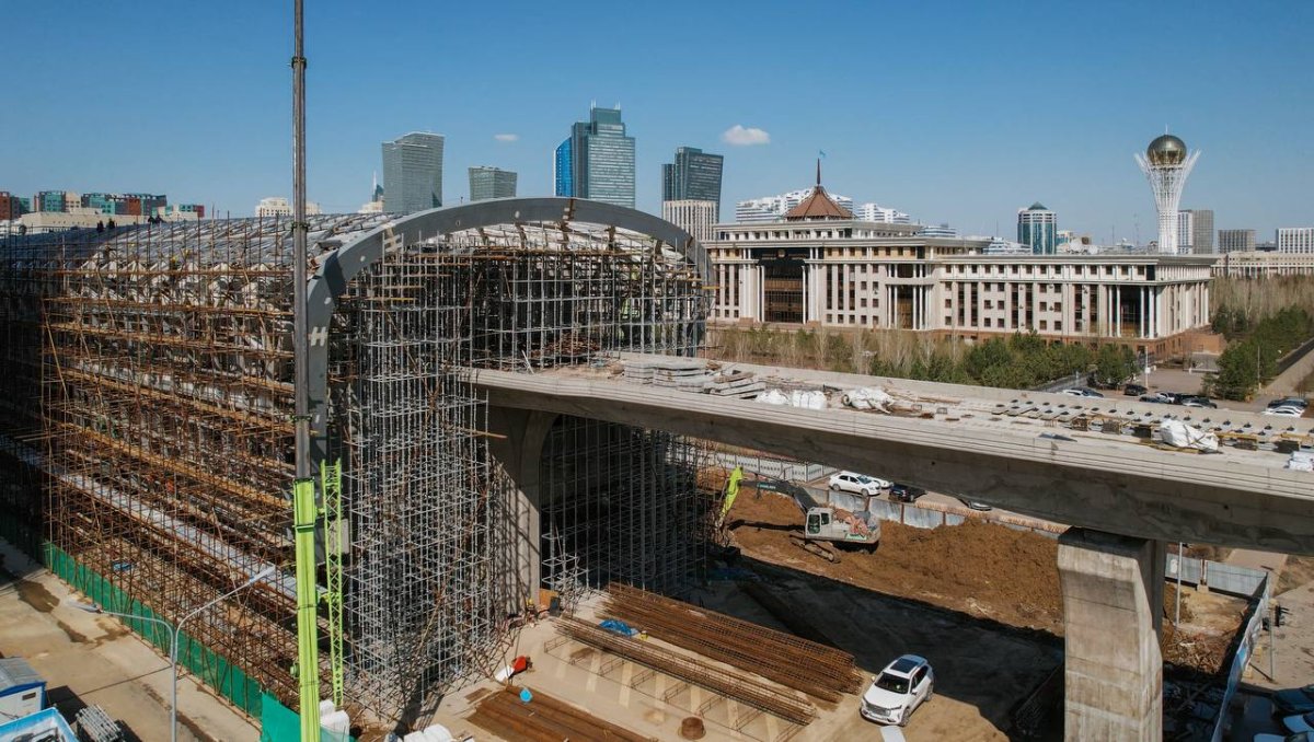Бектенову доложили о ходе строительства LRT