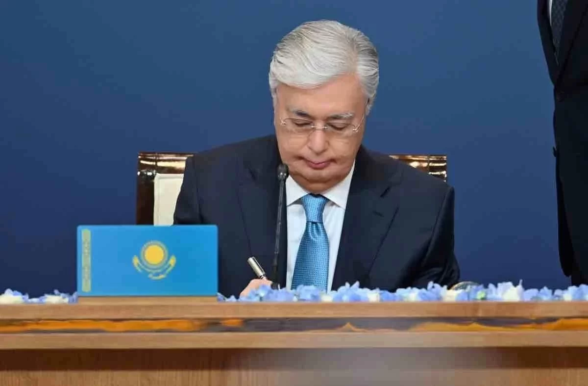 "Шетелдік легионерлерді қаржыландыруға тыйым салынады": Тоқаев заңға қол қойды