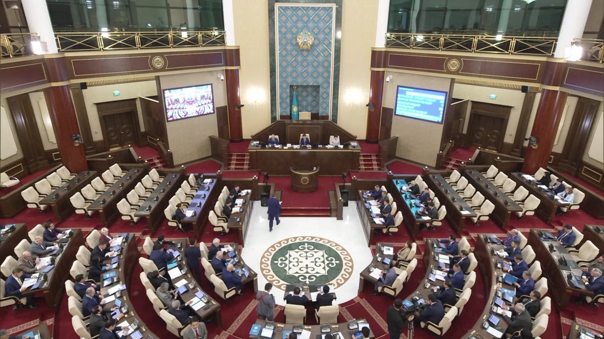 «Народ может впасть в экстаз»: депутаты обеспокоены легализацией конопли в Казахстане