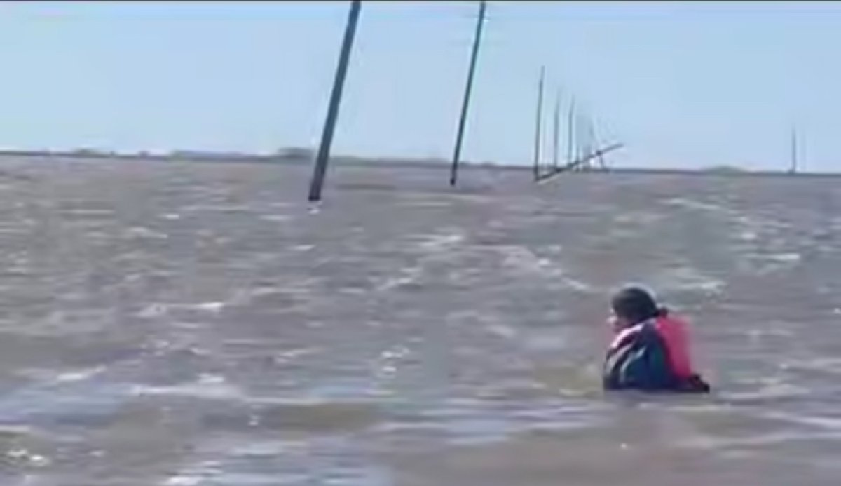 Электричество восстановили в селе Акмолинской области после обрушения линий передач в паводок