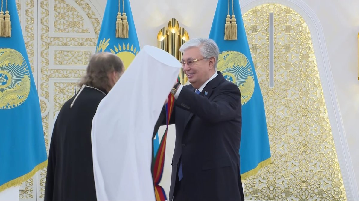 Президент наградил митрополита Александра