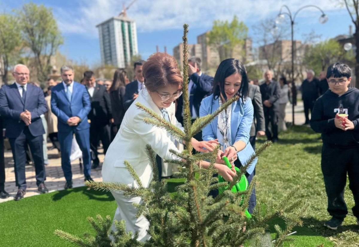 В Ереване открыли Парк имени Абая