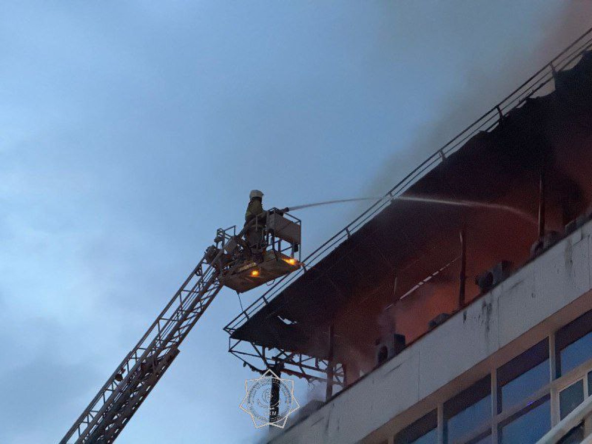 Административное здание горело в Алматы