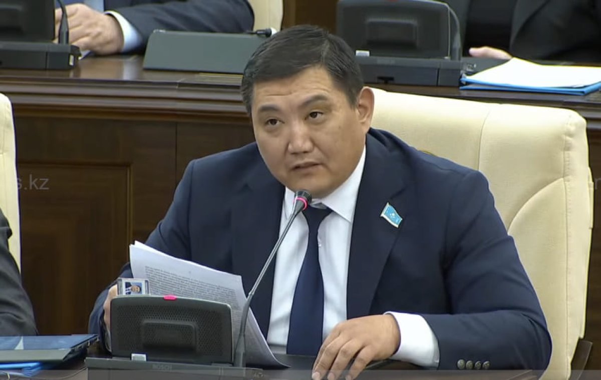 Пришло время «мочить» не только мошенников, но и дропперов, - депутат Базарбек об ужесточении закона
