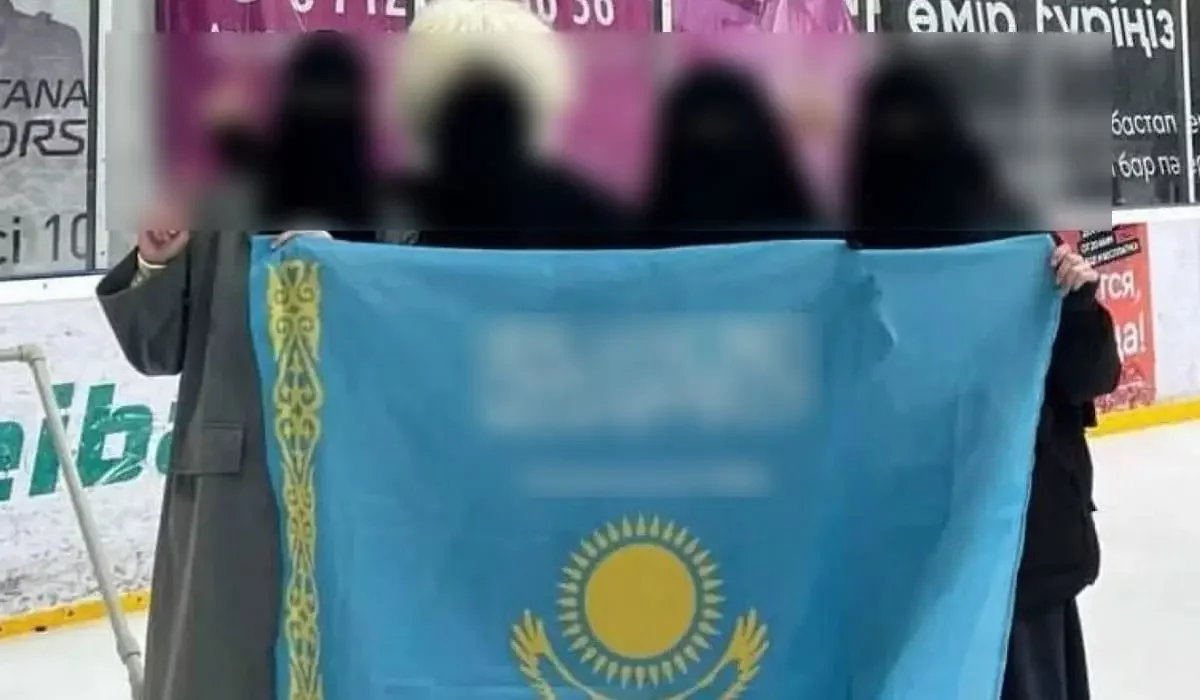 «Это открытое противостояние нашей государственности»: мажилисмены о скандале с арабской символикой на флаге Казахстана