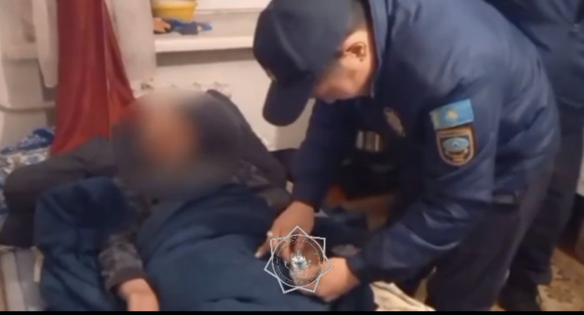 Почти 70 человек эвакуировали из горящего общежития в Усть-Каменогорске