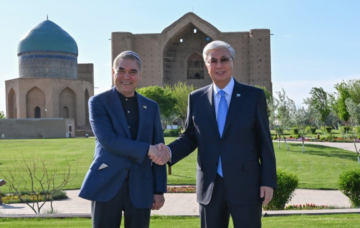 Президент Казахстана и Председатель Халк Маслахаты Туркменистана посетили мавзолей Ходжи Ахмеда Яссауи