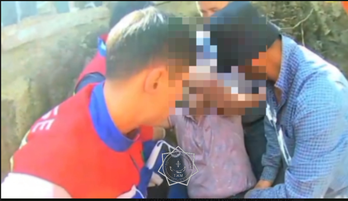 Рабочий упал в армированный котлован в Актобе