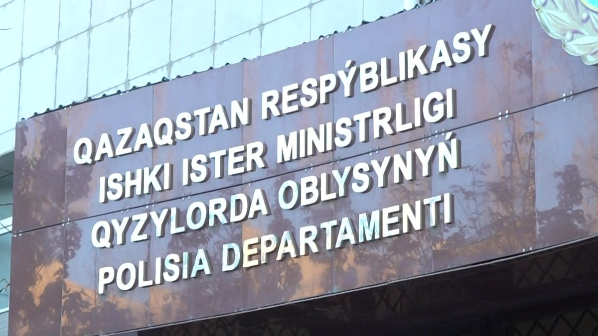 Қызылордада мектеп мұғалімі әйелінің қолын балталап тастаған