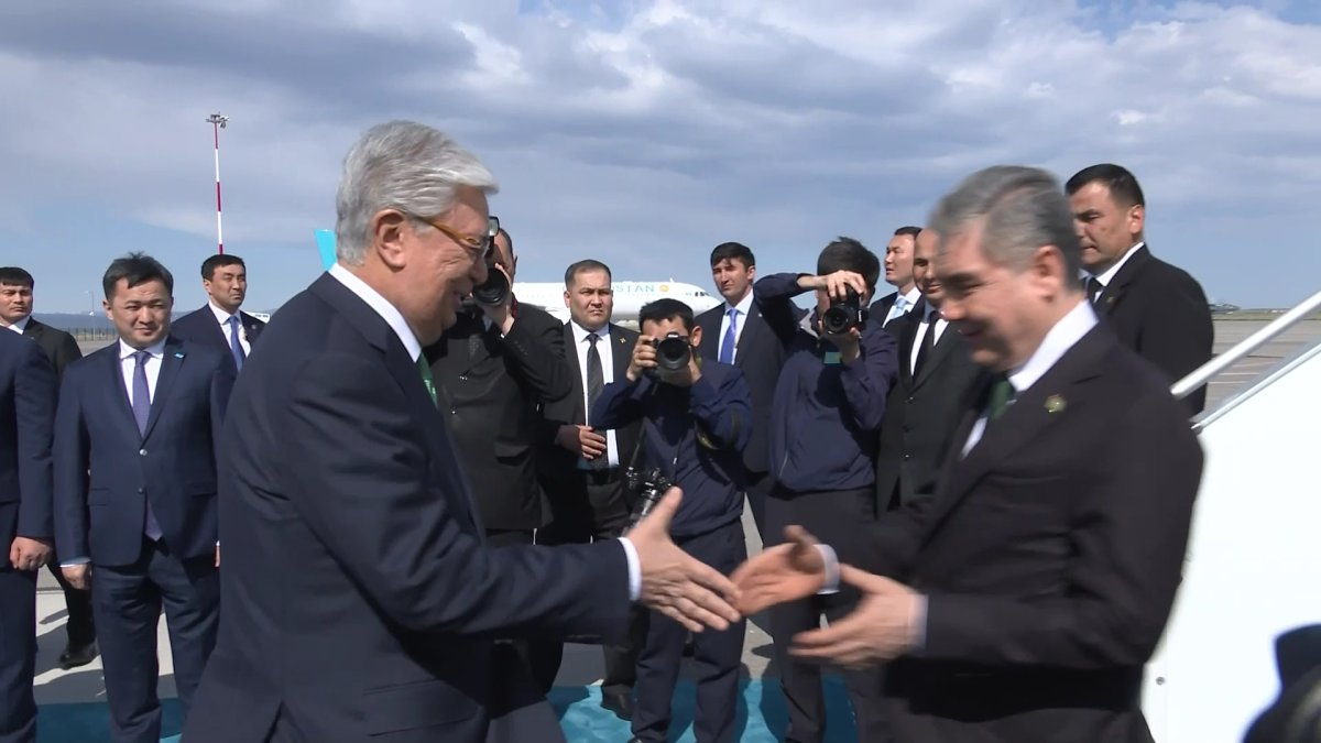 Қасым-Жомарт Тоқаев пен Гурбангулы Бердімұхамедов бірқатар нысанды аралайды