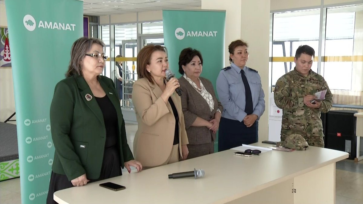 Меры по предотвращению ДТП обсудили члены партии «AMANAT» с родителями школьников в Алматы