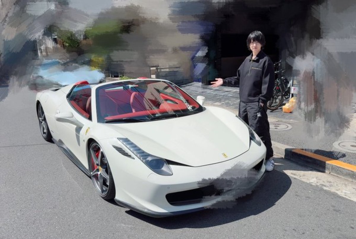 Копил 10 лет - сгорел за час: в Японии мужчина лишился новенькой Ferrari сразу после покупки