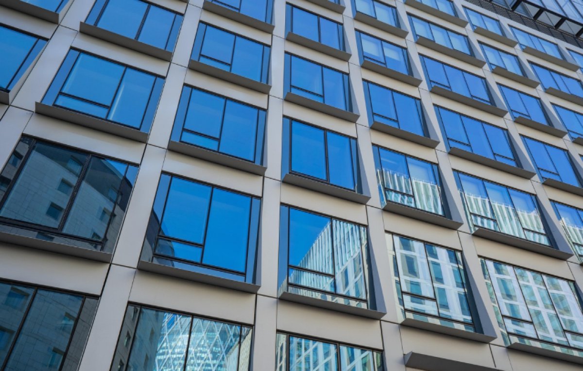 Акимат призвал астанчан закрывать окна по ночам