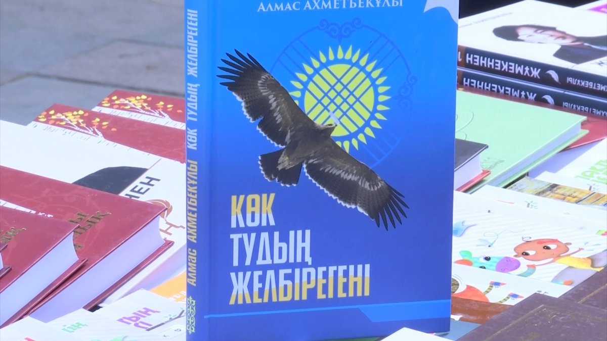 Шымкент тұрғындары сұраққа жауап беру арқылы тегін кітапқа ие болды