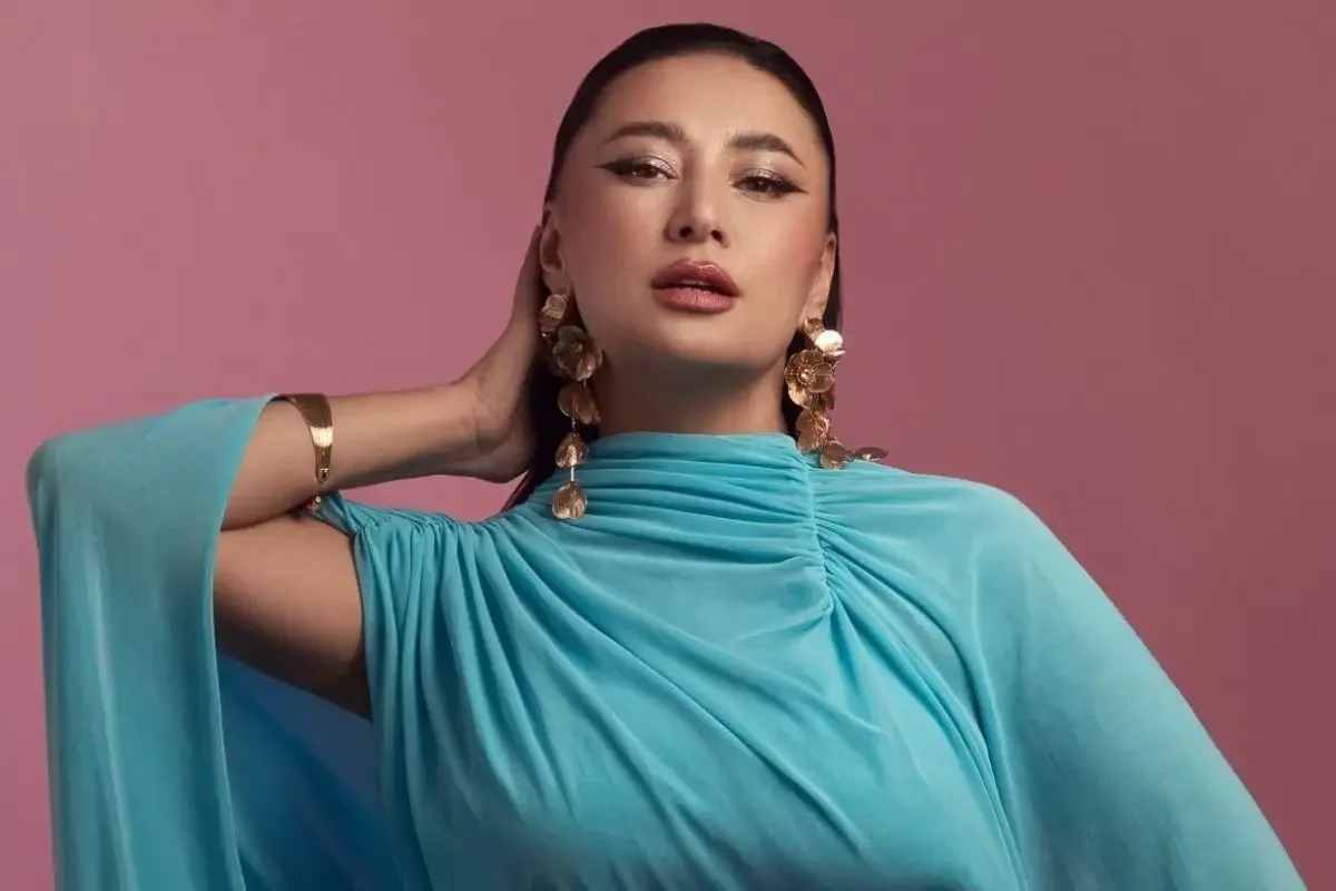 «Ұят-ай»: Мәдина Сәдуақасованың жаңа образы желіні шулатты