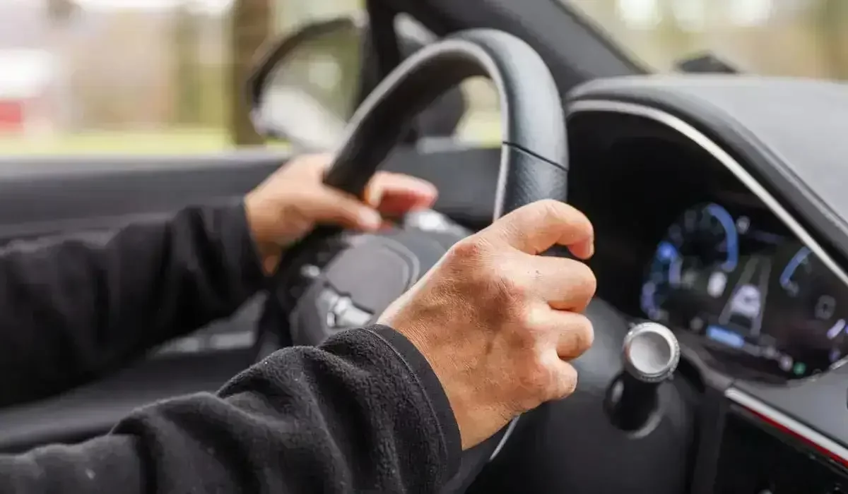 «Темекі тартпа» дегені үшін такси жүргізушісін шапалақпен бір тартқан жолаушы 100 мың теңге айыппұл төлейтін болды