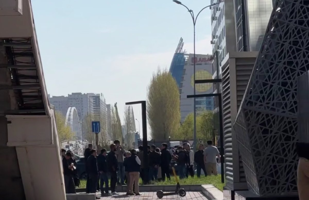 400 человек эвакуировали из Abu Dhabi Plaza