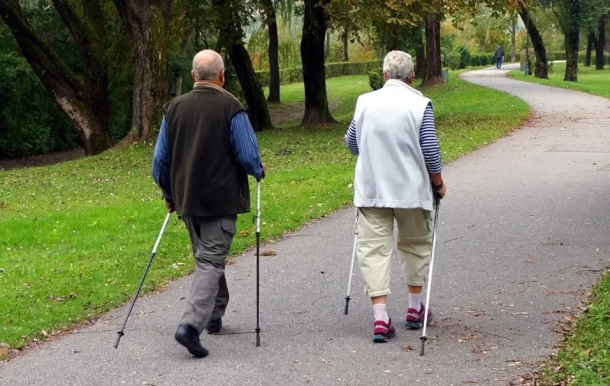 «Пенсионерам запретят гулять с 9 мая» — костанайцы запаниковали из-за массовой рассылки