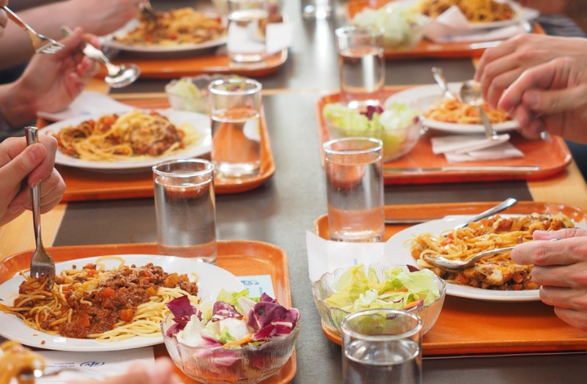 Столовые более 70 объектов образования проверят в Мангистауской области