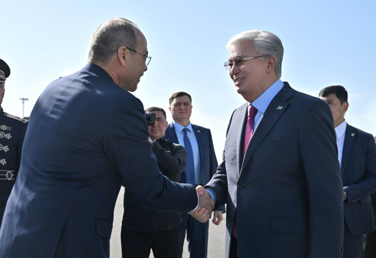 Президент «Орталық Азия – Еуропа Одағы» саммитіне қатысу үшін Самарқанд қаласына барды