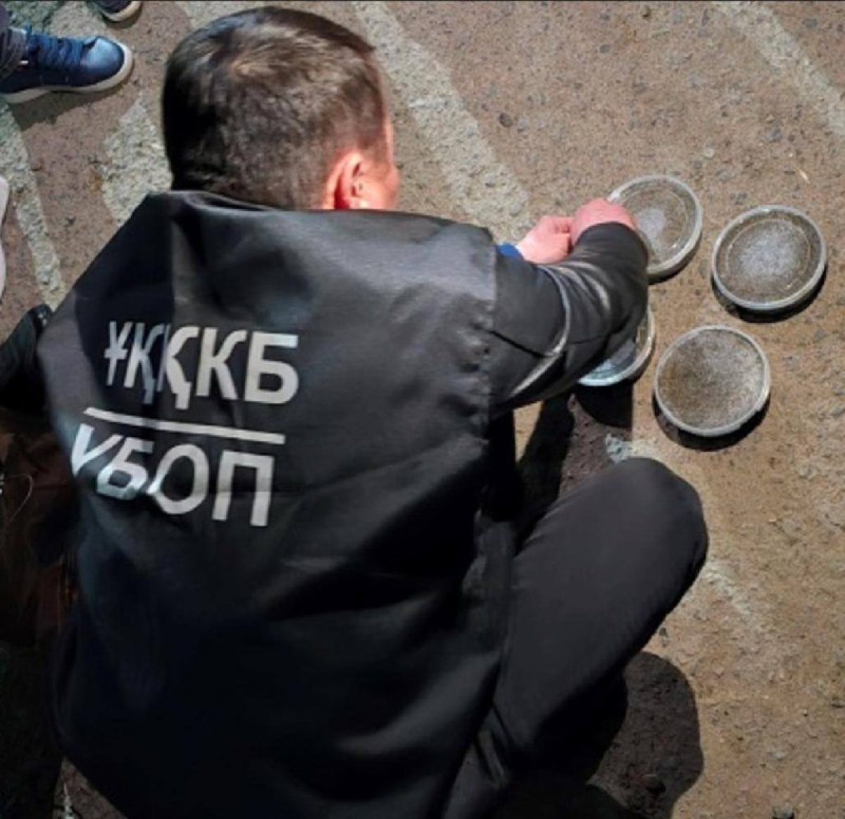 Два килограмма чёрной икры: в Атырау задержали женщину с контрабандой